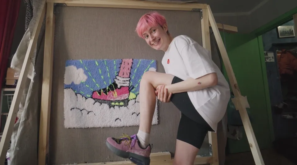 Никсель Пиксель прорекламировала Nike ковром с изображением небритой ноги. Феминистку обвинили в лицемерии