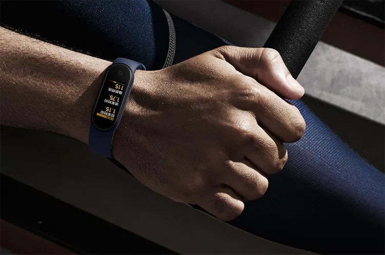 Появилась первая фотография Xiaomi Mi Band 6. Каким будет фитнес-трекер?