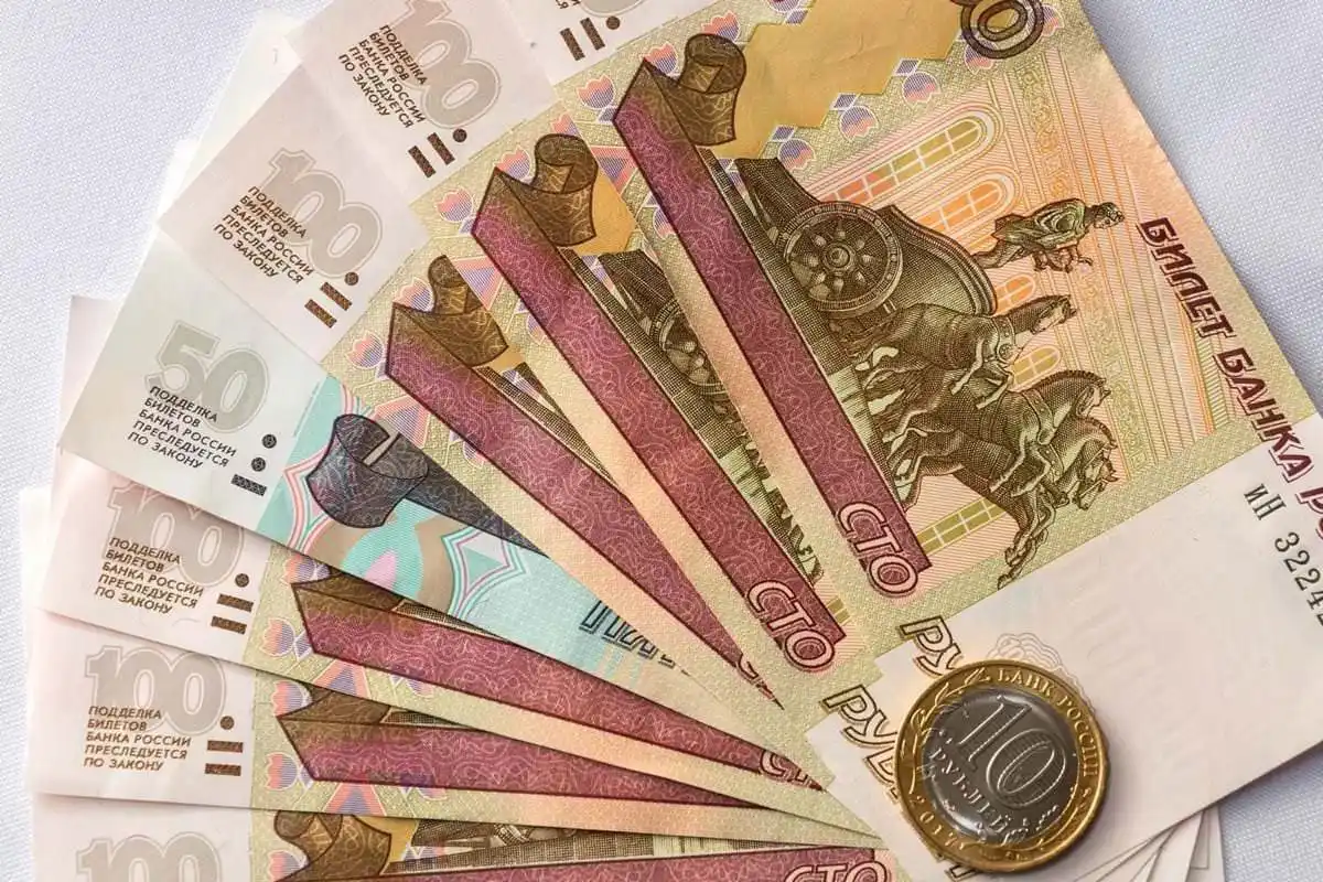Центробанк выбрал свежий дизайн купюр. Какими будут новые 100 рублей?