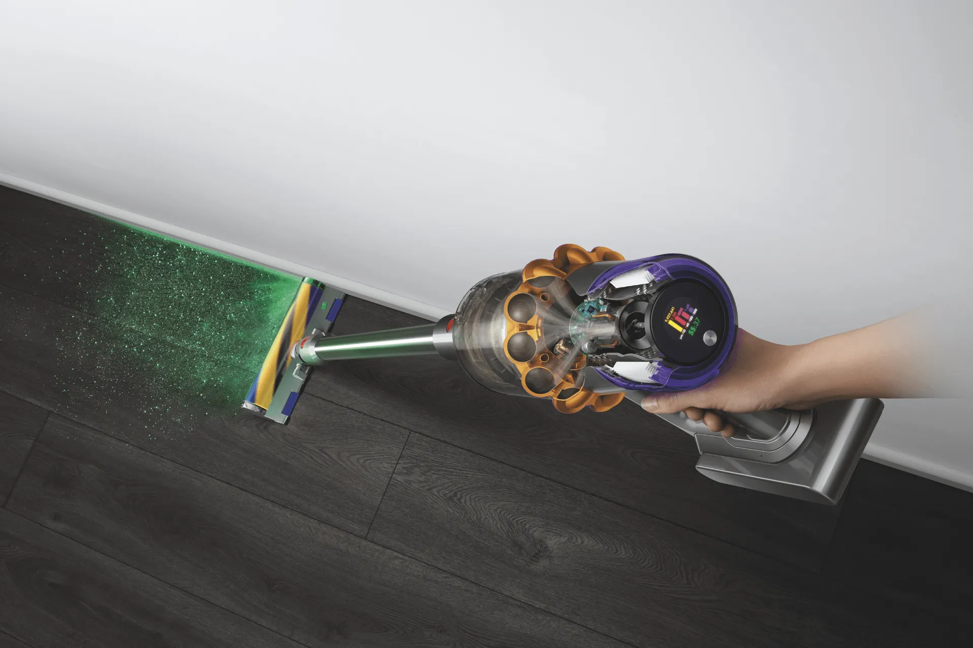 Новый пылесос Dyson имеет лазерную подсветку.  Она реально помогает бороться с пылью – как?