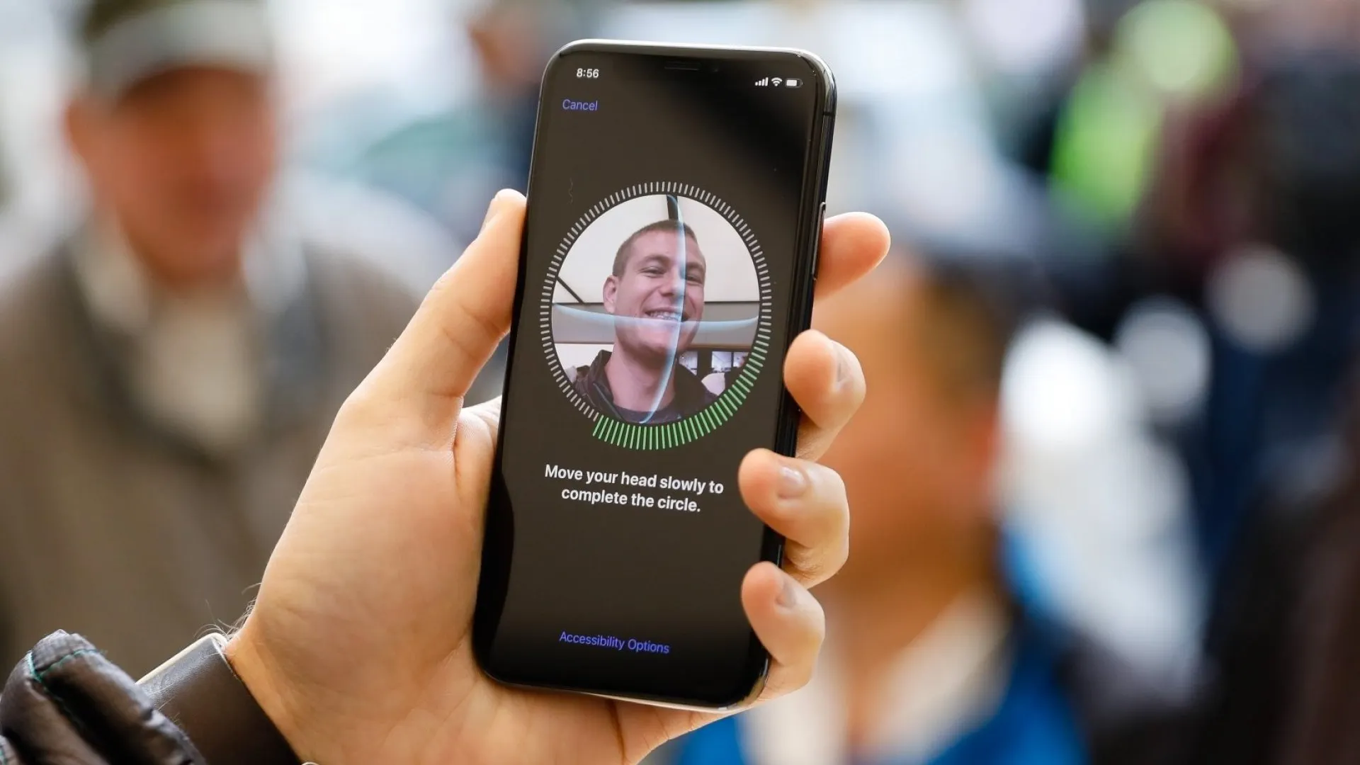 Два похожих парня из России разблокировали iPad с Face ID. Они могут получить миллион долларов