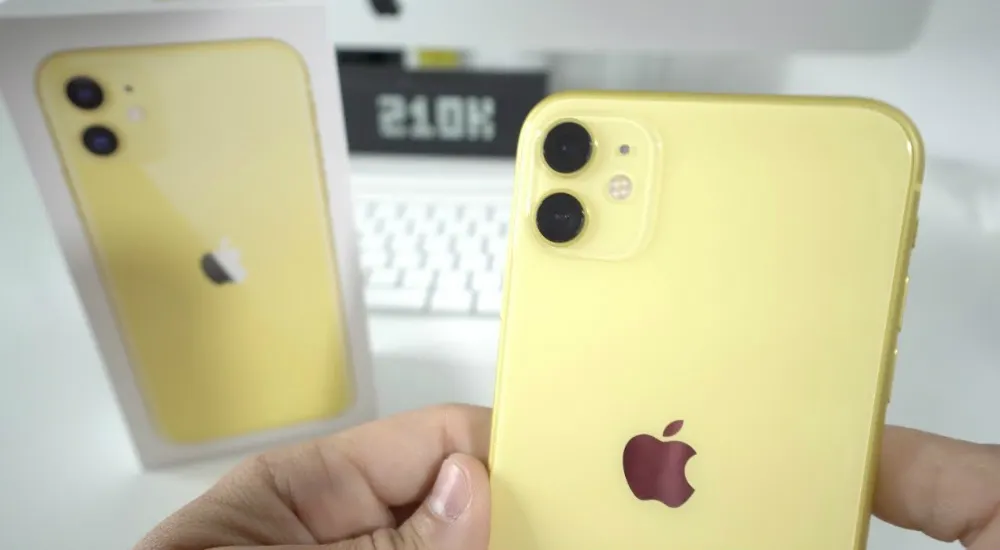 Лучший iPhone 11 отдают по хорошей цене. В подарок дают наушники и кэшбек