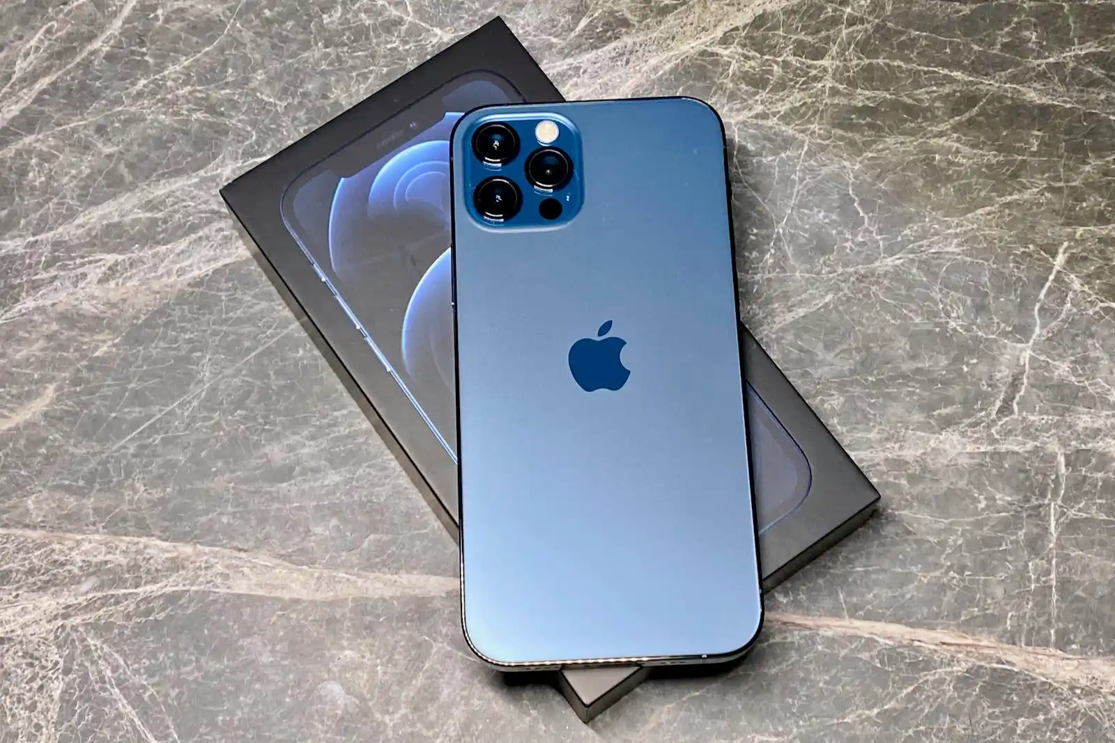 iPhone 12 Pro наконец-то стоит адекватных денег. Кажется, это лучший флагман за свой прайс