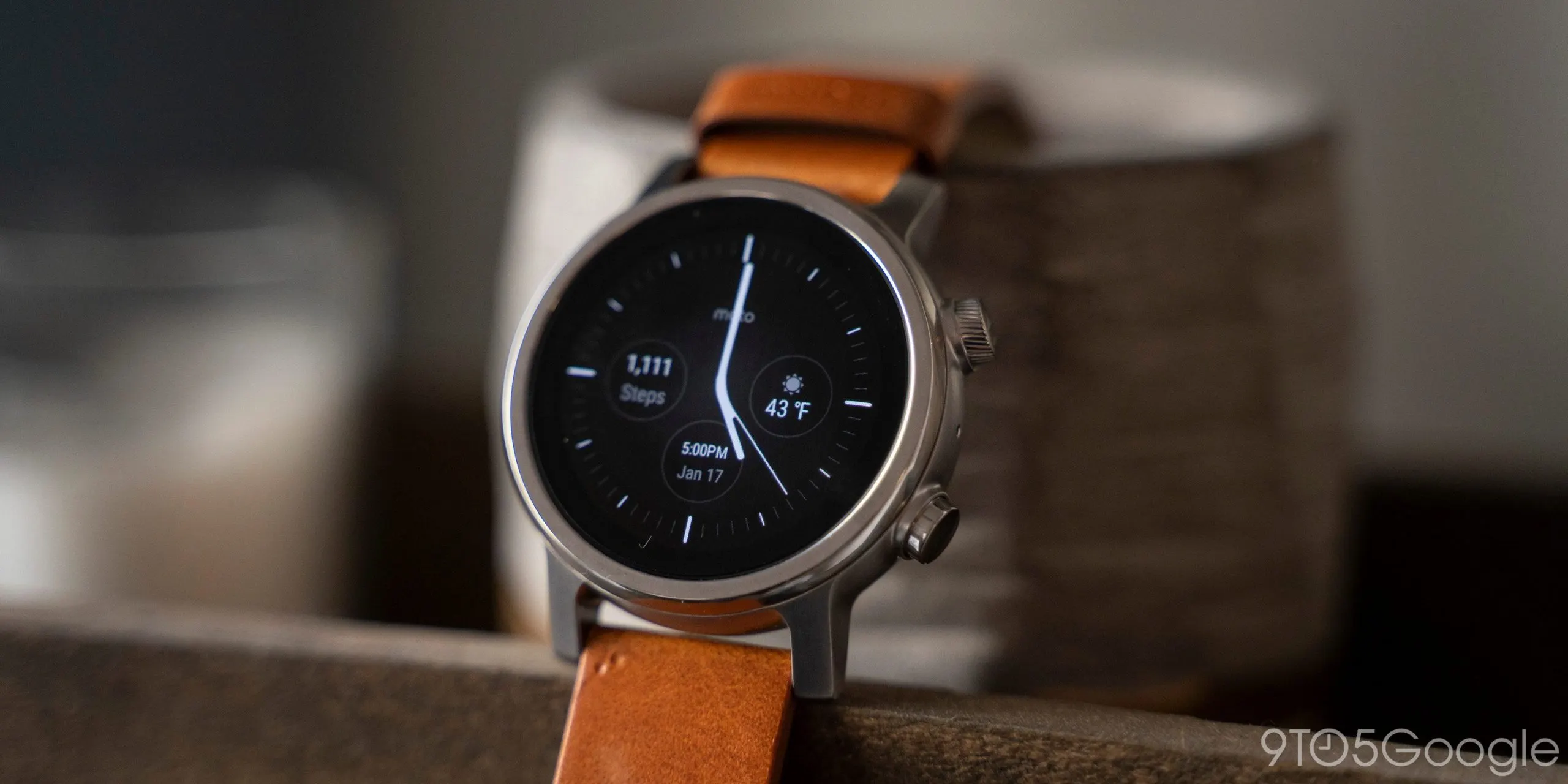 Cмарт-часы Moto 360 рухнули в цене в России. Это гаджет с Wear OS и NFC