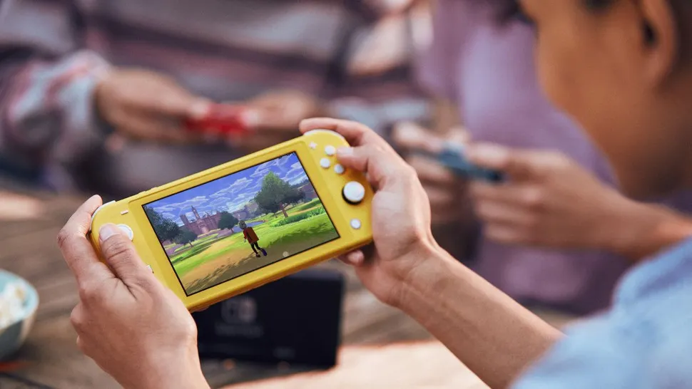 Консоль Nintendo Switch Lite рекордно подешевела в России. Как взять игровую приставку со скидкой?