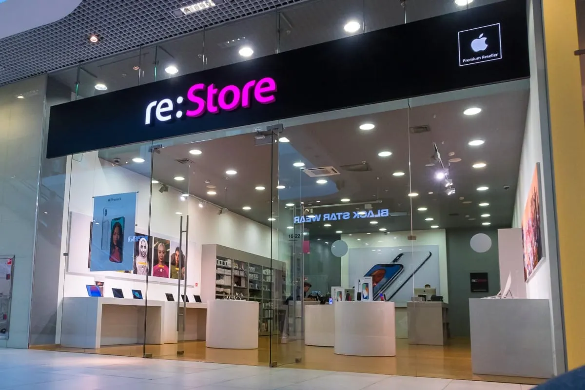 «Моего iPhone нет – как будто и не продавали». Магазин re:Store обманул комика Дениса Чужого
