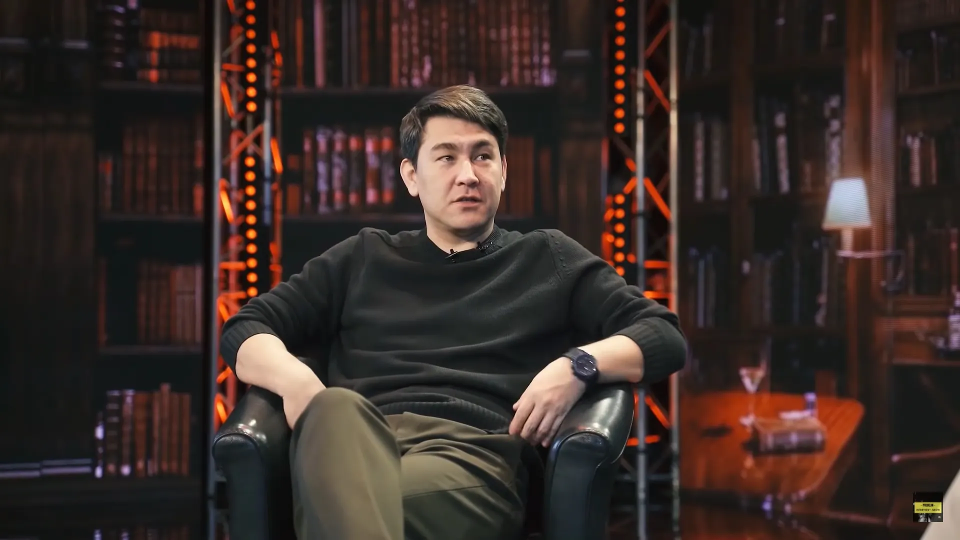 Азамат Мусагалиев рассказал, как в КВН редактируют шутки. «Камызяки» показывали номера лично Маслякову