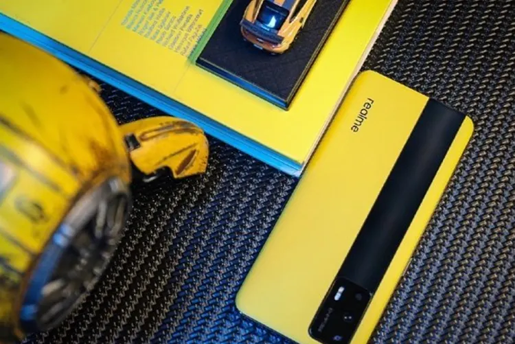 Доступный флагман Realme GT подешевел. Хотя он вышел всего месяц назад
