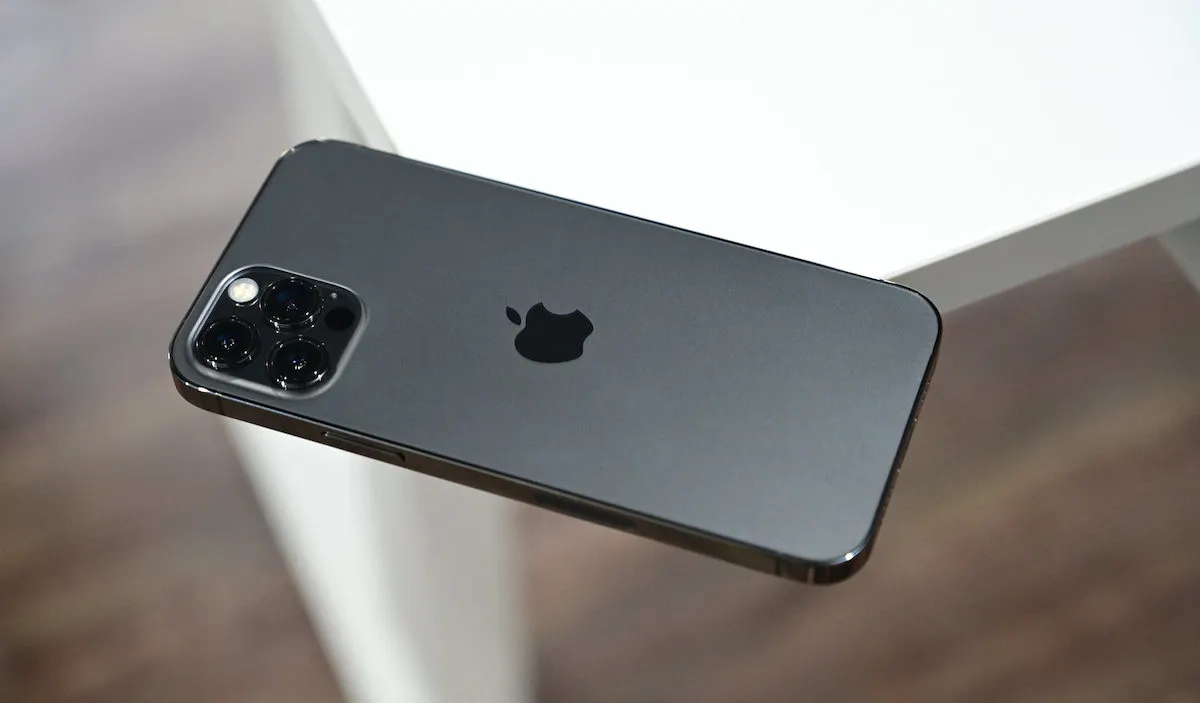5 самых выгодных iPhone в 2021 году. Все очень мощно подешевели