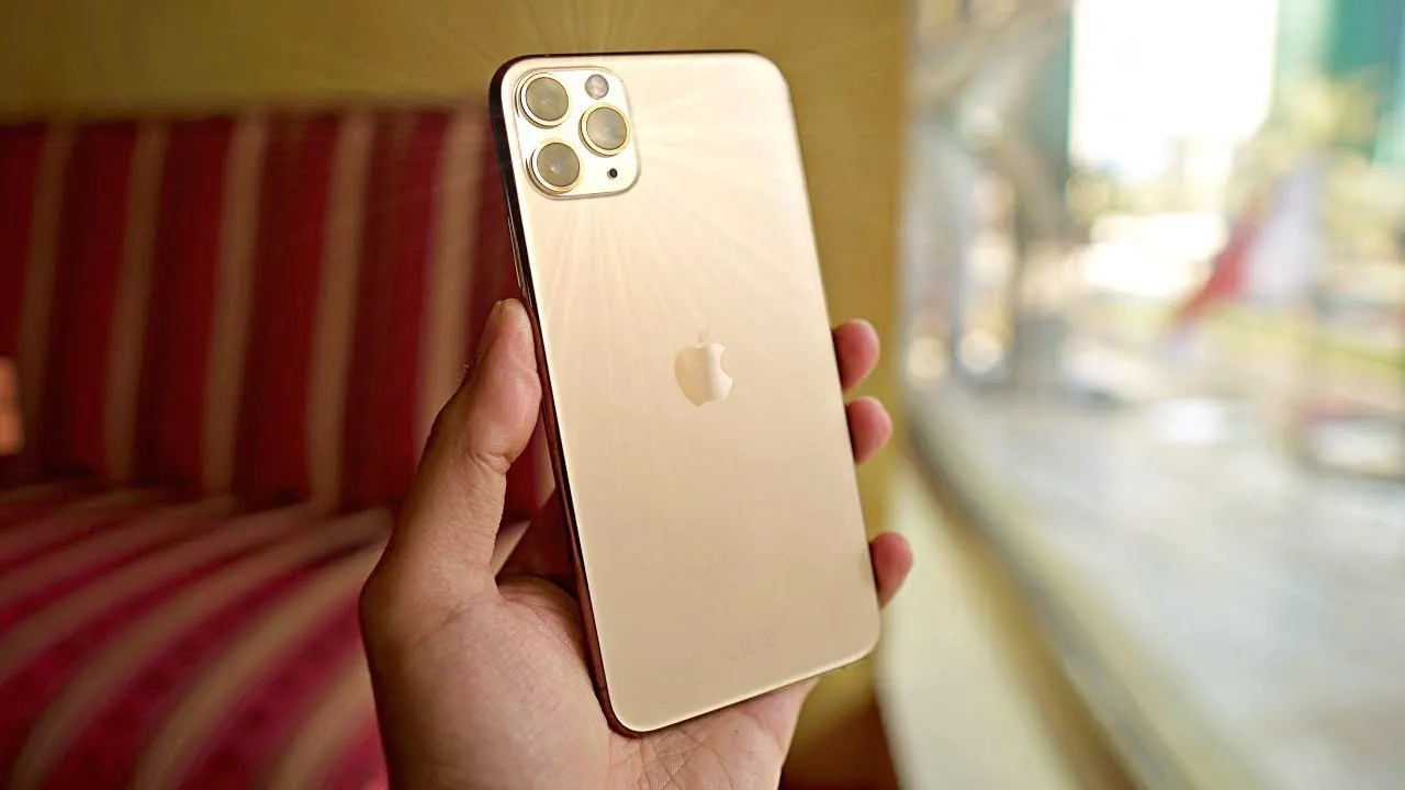Редкий iPhone 11 Pro продали за тройной прайс. У него есть брак, который встречается один раз в 100 000 000 случаев