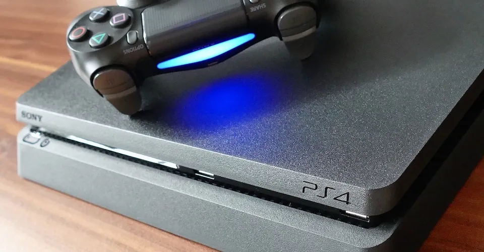 Тиктокер показал, что находится внутри его PlayStation. Это мотивация поддерживать чистоту