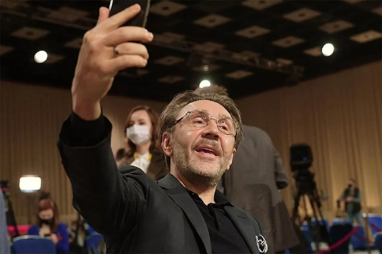 Сергей Шнуров вернулся в музыку после распада «Ленинграда». Новый проект называется «ЗОЯ» – что в нем будет?