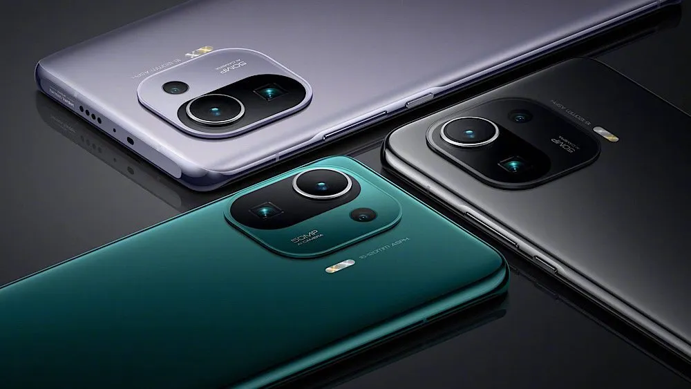 Xiaomi Mi 11 и Mi 11 Lite в здании. За покупку девайсов дают кучу подарков