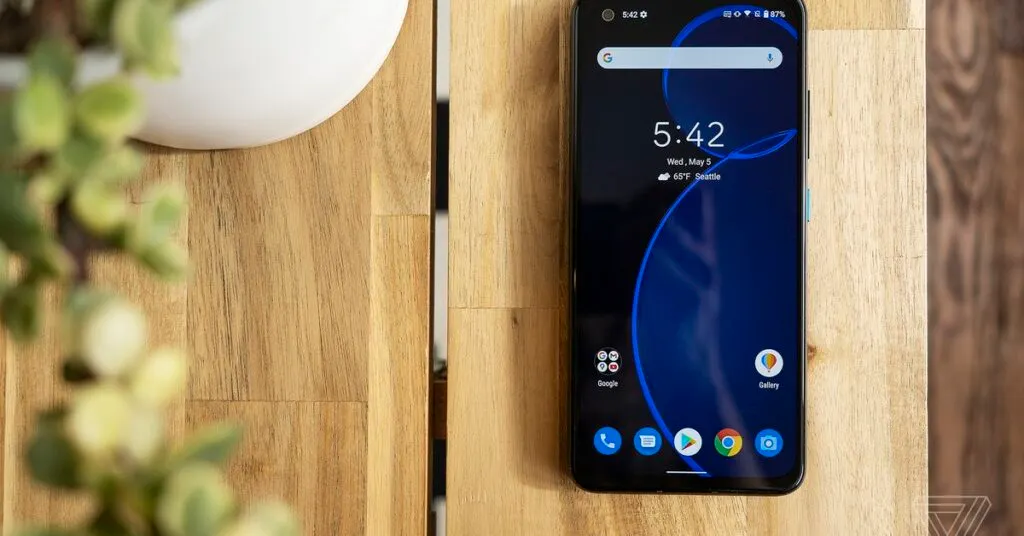 Флагманы Asus ZenFone 8 наконец вышли. Всего два девайса – компактный и с поворотной камерой