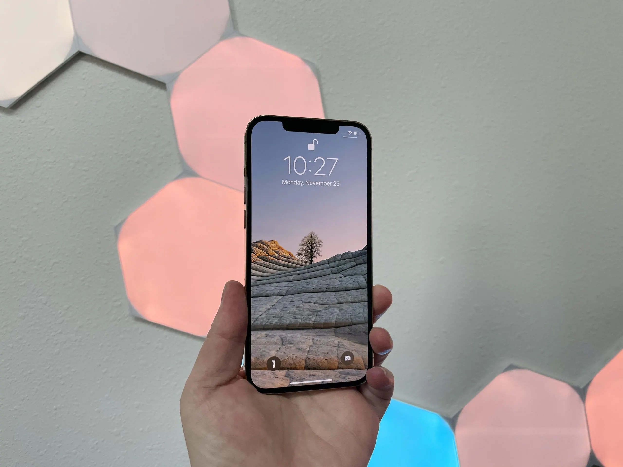 Лучший iPhone 12 сказочно подешевел. Самый низкий ценник на официальную модель с быстрой доставкой