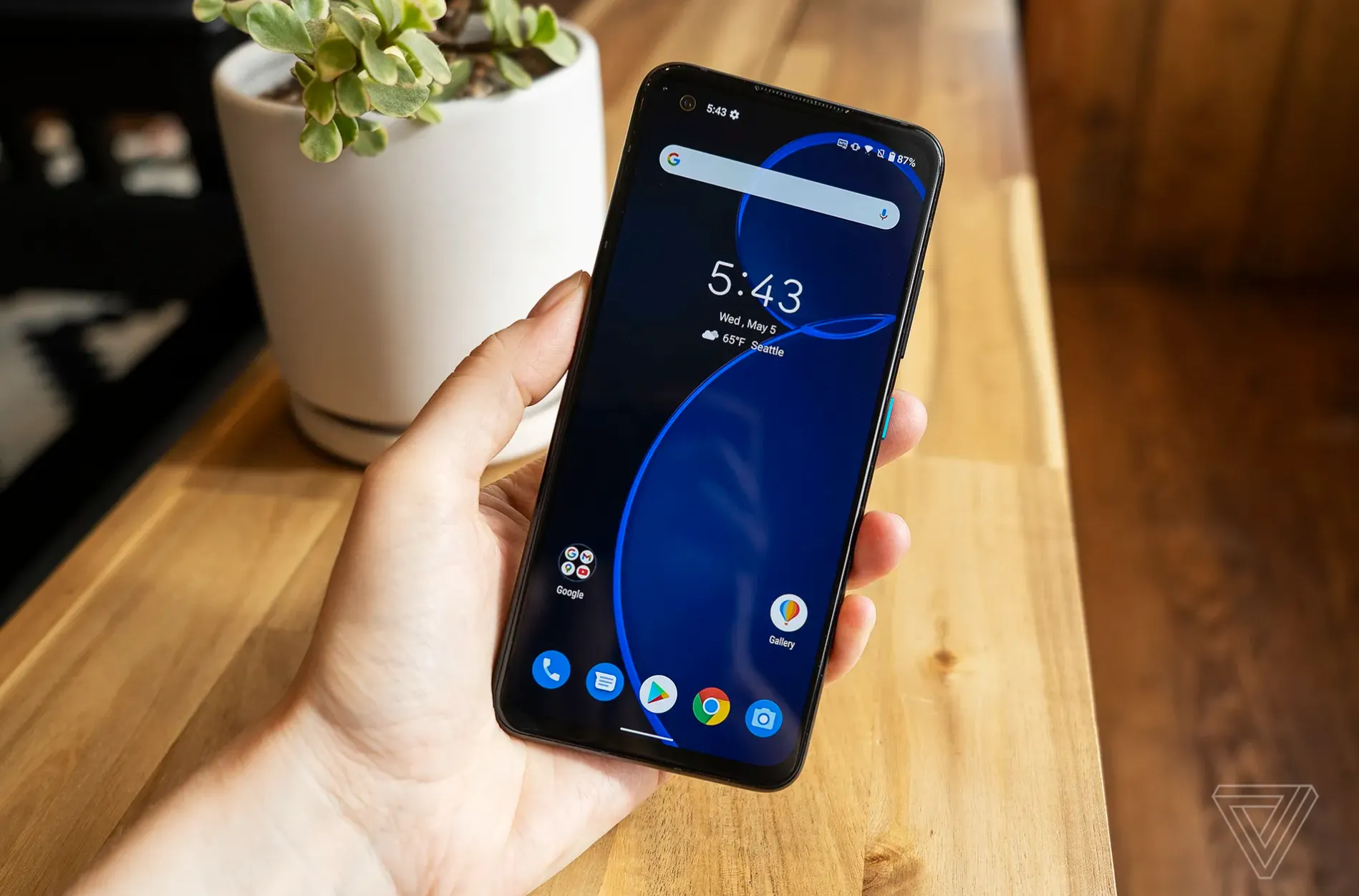 Asus ZenFone 8 тотально захвалили. Флагман сравнили с iPhone 12 mini и назвали фантастическим