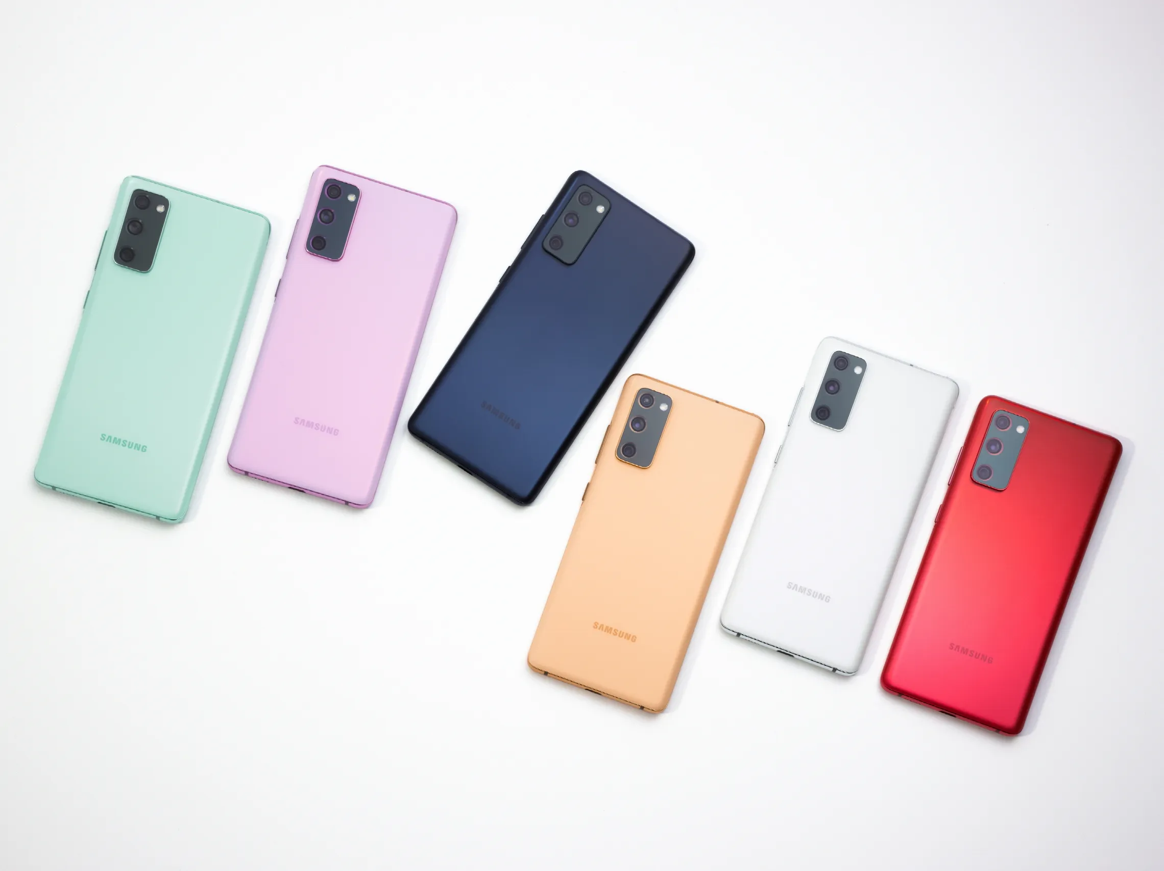 Samsung Galaxy S21 FE будет дешевым и крутым. Раскрыты дизайн, характеристики и цена флагмана