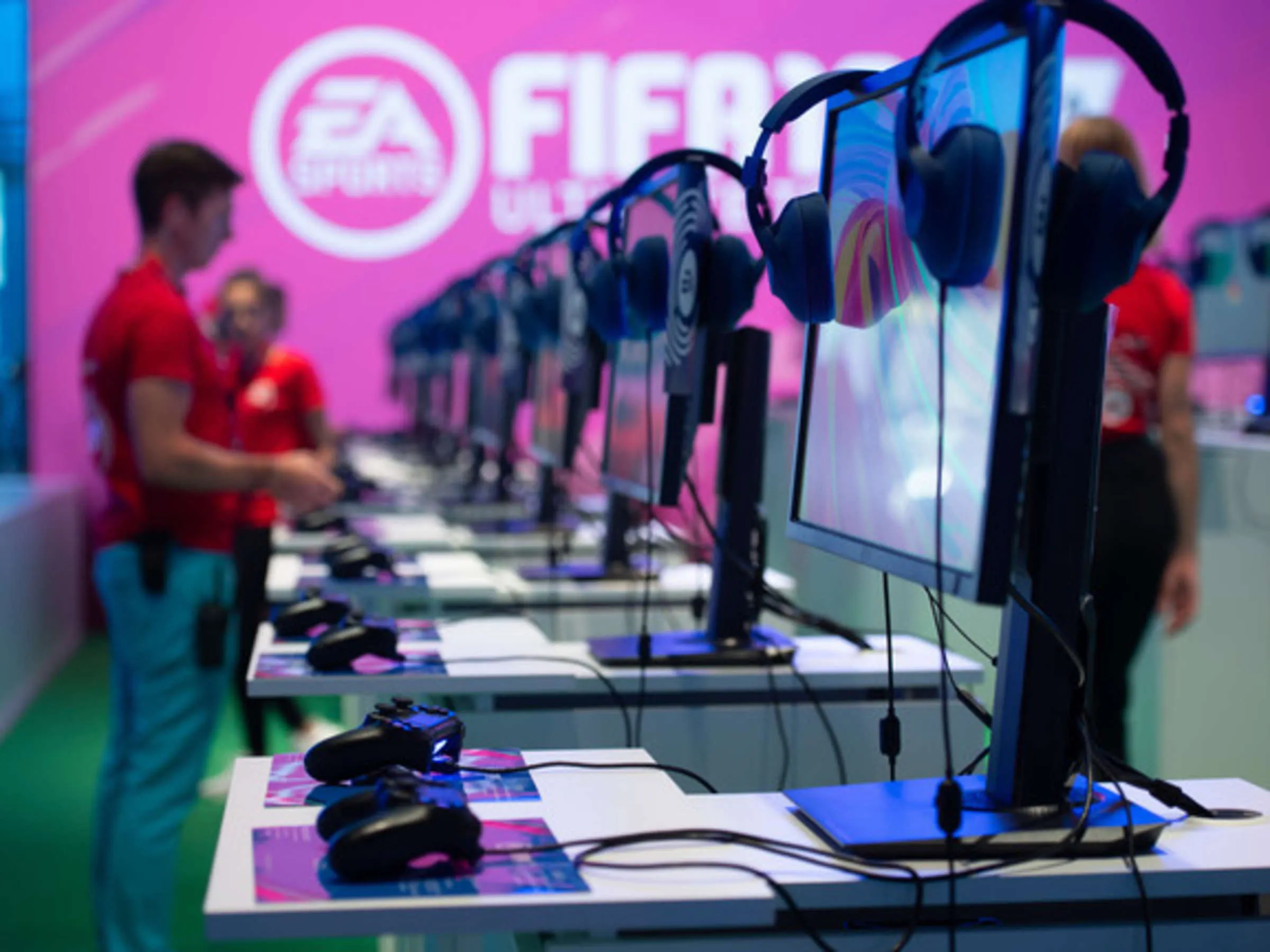 Кажется, в FIFA 22 сделают режим онлайн-карьеры. В EA Sports ищут специального разработчика под новинку