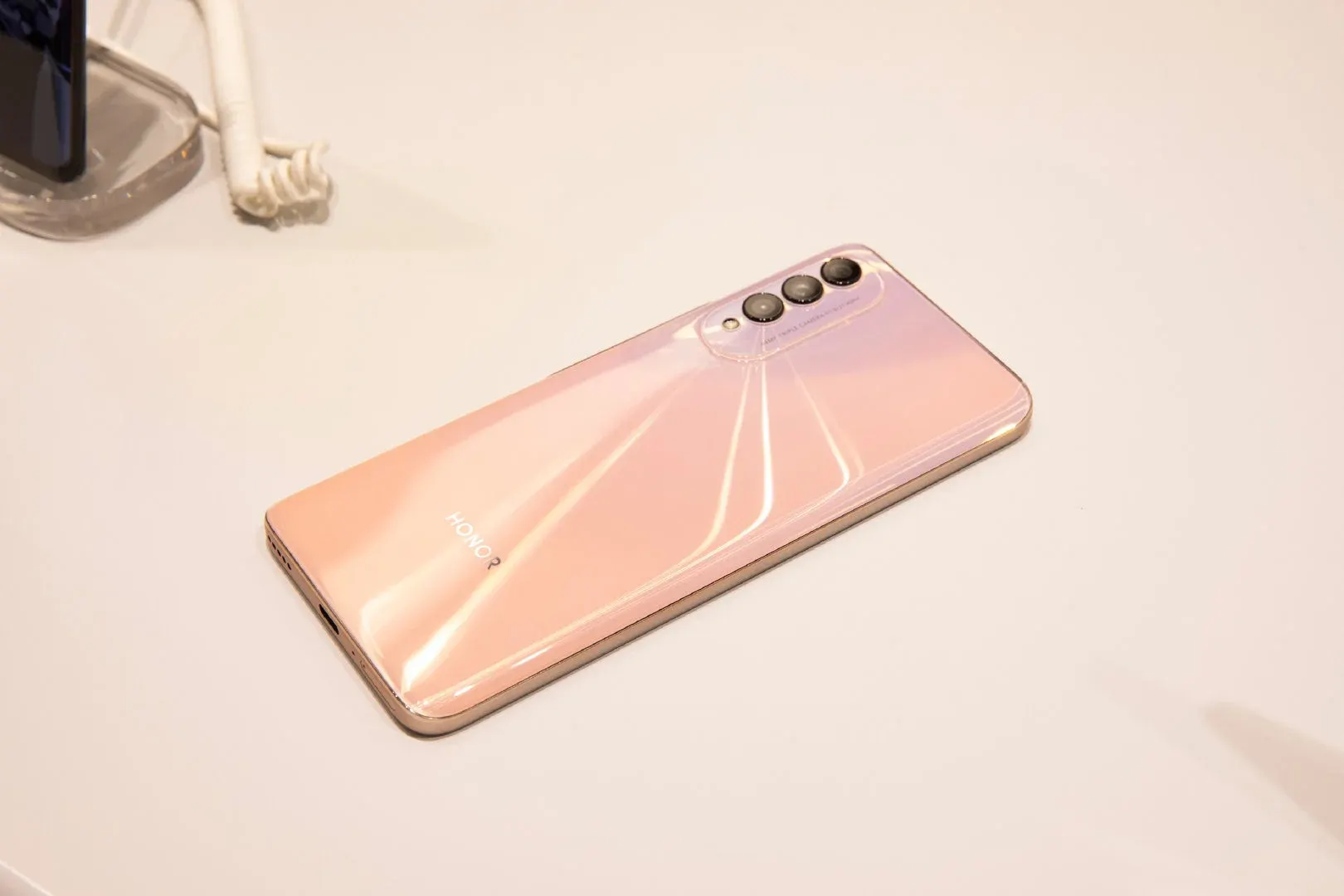 Изумрудный Honor X20 SE полностью раскрыт. Чем крут этот девайс и какие у него характеристики?