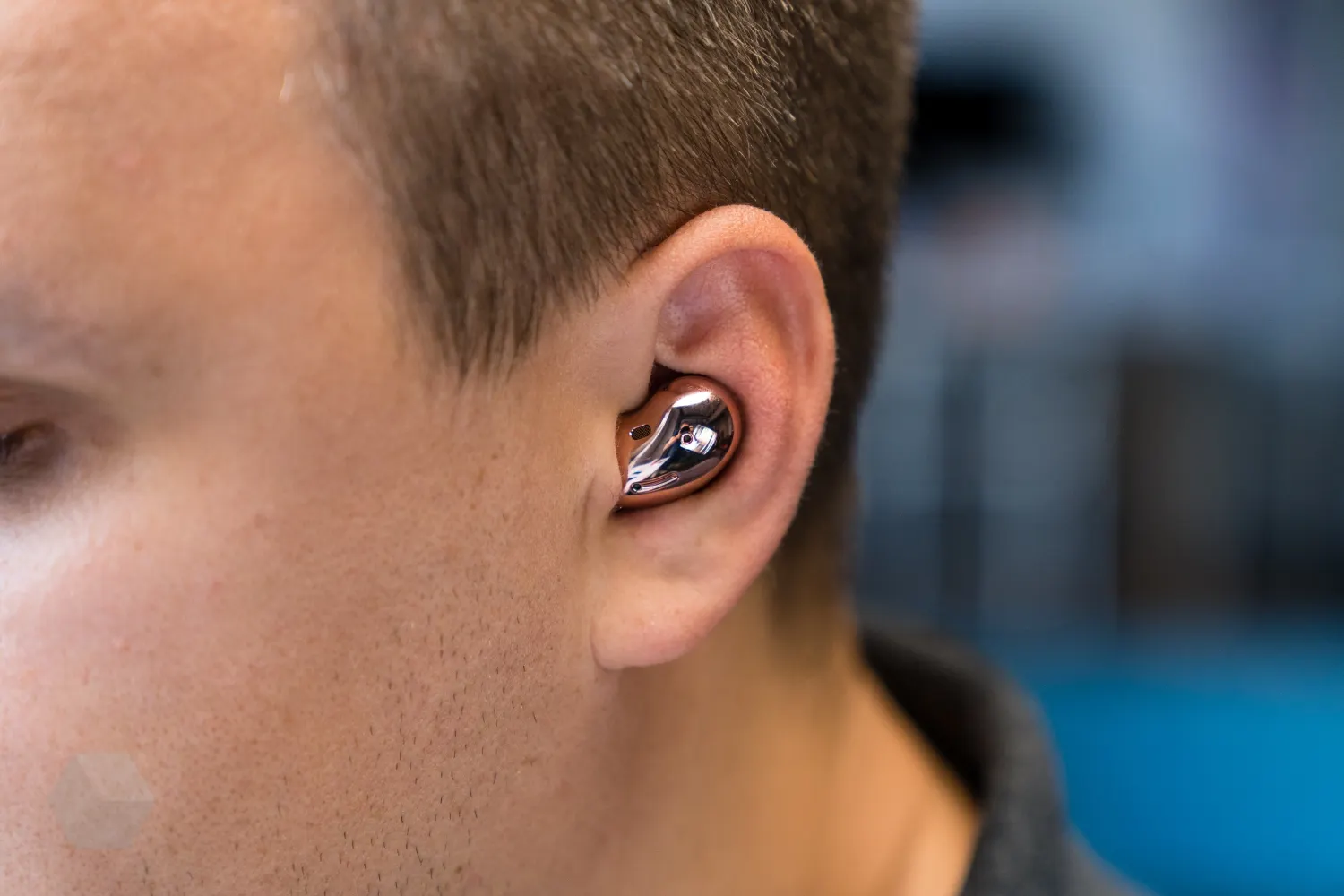 Samsung Galaxy Buds Live здорово подешевели. Это крутые наушники с шумоподавлением – они укладывают AirPods Pro