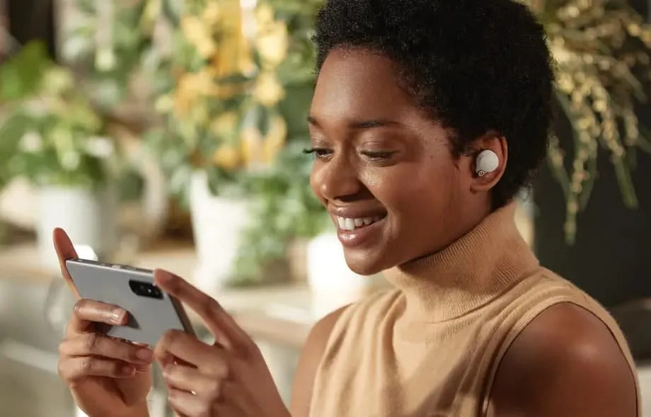 Sony выпустила флагманские наушники WF-1000XM4. Чем они лучше AirPods Pro?