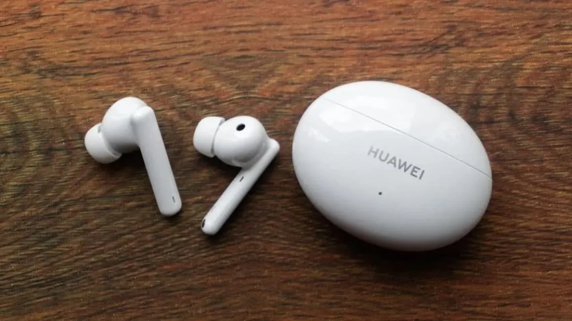 Наушники Huawei FreeBuds 4i раздают по самой низкой цене на Али. Можно сэкономить почти 3 тысячи рублей