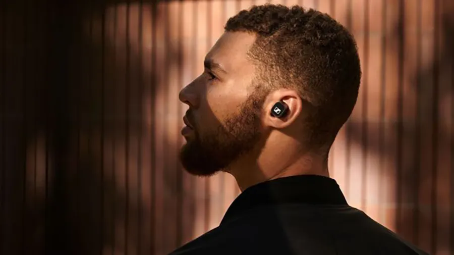 Самый недооценённый конкурент AirPods подешевел. Стоит ли покупать?