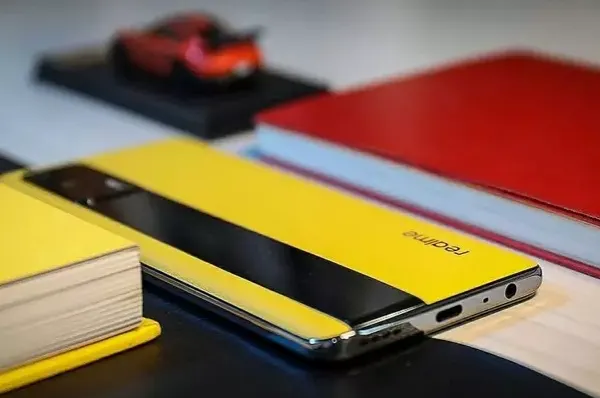 Потрясающий Realme GT доступен на Али. Сейчас – с хорошей скидкой