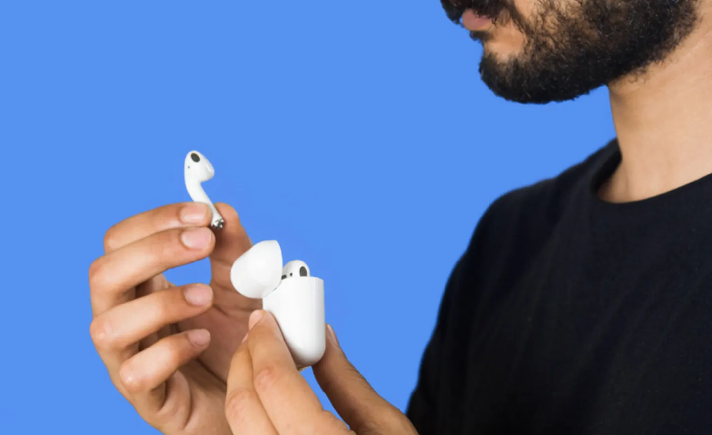 Как правильно чистить AirPods? Есть несколько проверенных способов