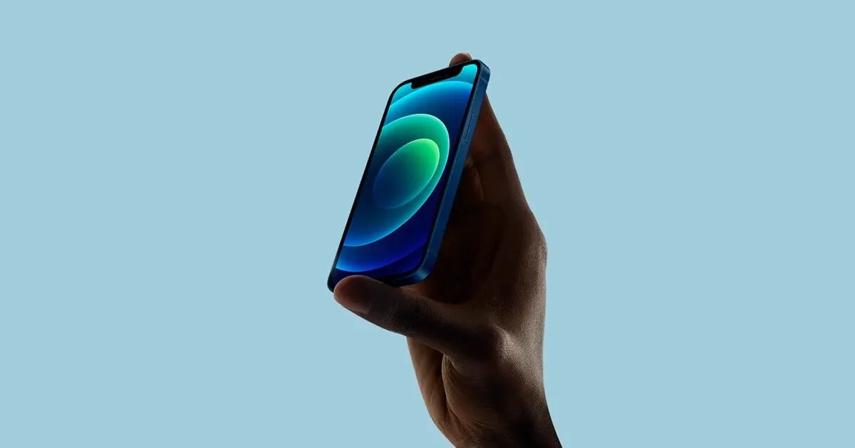 Лучший iPhone 12 mini подешевел почти на 20 тысяч. Кому мощный компактный флагман с крутой камерой?