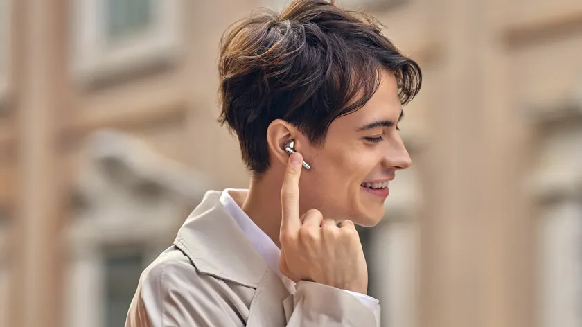 Huawei FreeBuds 4 приехали в Россию. За предзаказ крутых наушников с шумоподавлением дают кучу подарков