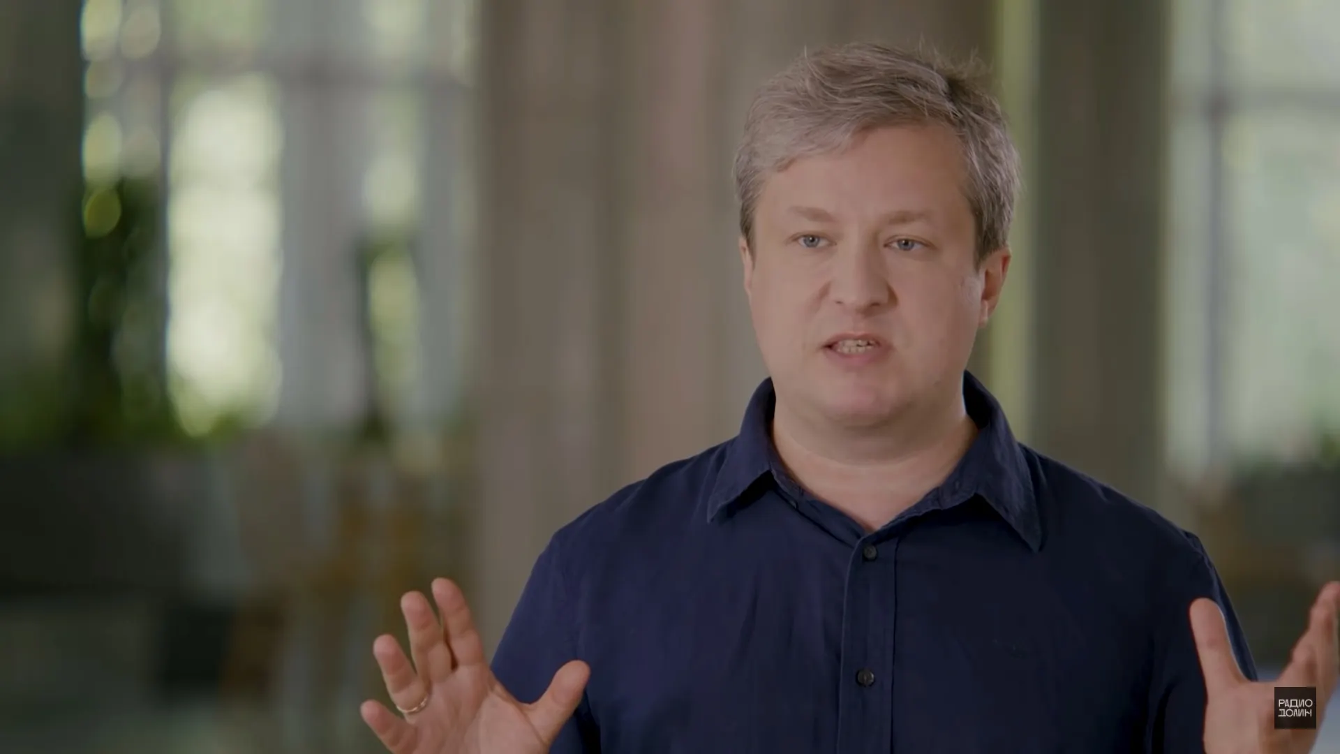 Кинокритик Антон Долин назвал любимый мем. Сказал, что чувствует себя бумером, и выбрал мемас с Путиным
