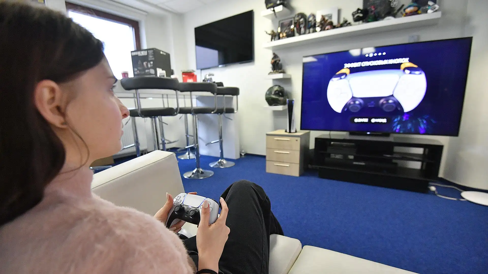 Когда в Россию привезут Sony PlayStation 5? Пока приходят крошечные партии, их разбирают мгновенно