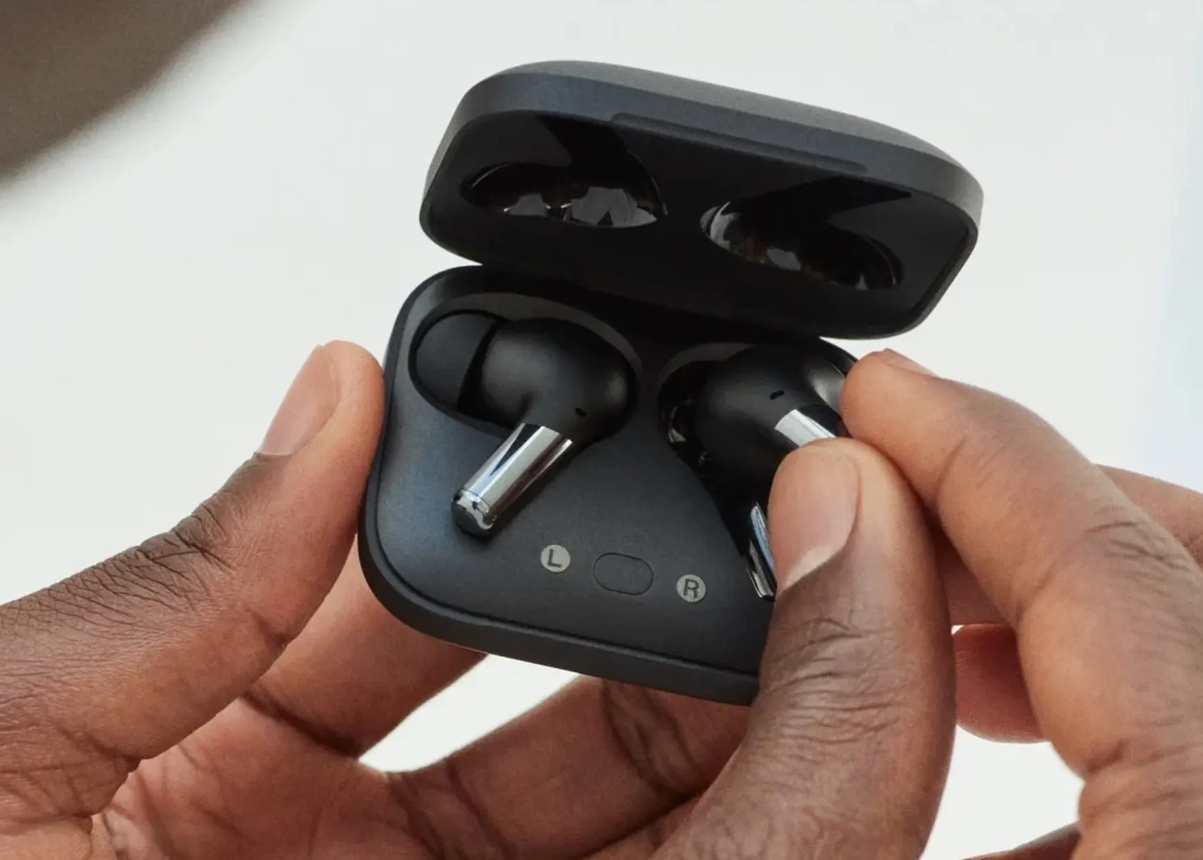 OnePlus Buds Pro – самая стильная TWS-гарнитура на рынке. Какие у нее характеристики?