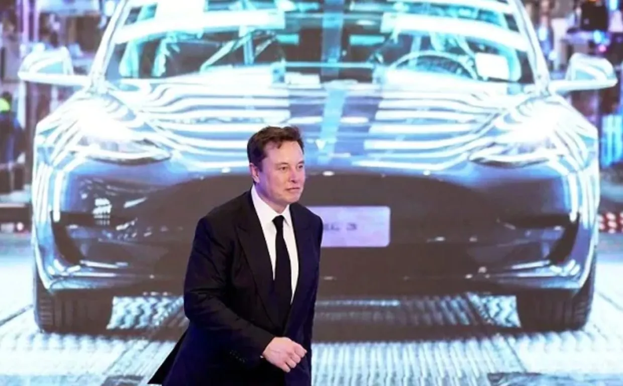 «Невероятно глупое решение, Илон Маск». Владельцы электрокаров Tesla разозлились на компанию – почему?