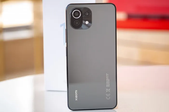 Xiaomi Mi 11 Lite круто подешевел. Мы нашли самый низкий ценник на рынке
