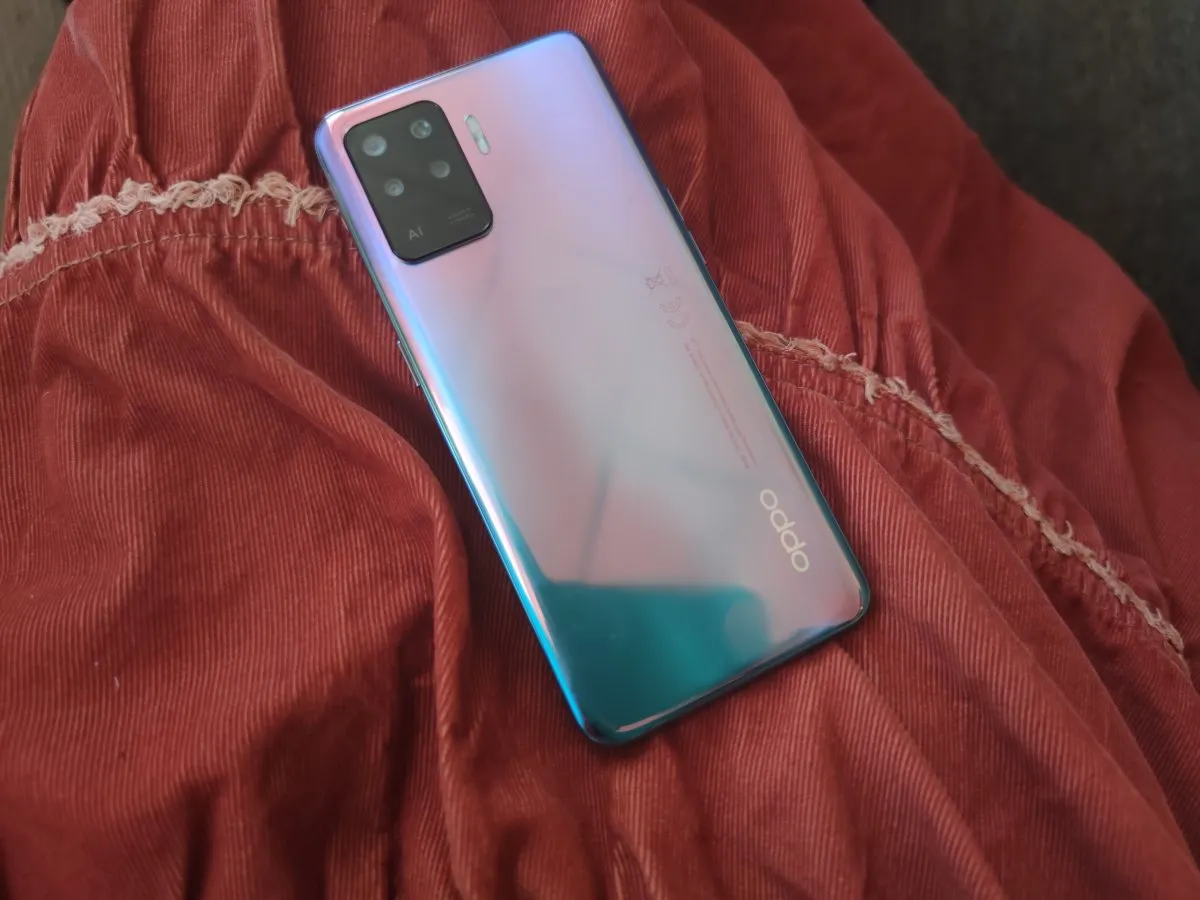Крутой девайс Oppo сливают по исторически низкой цене. У него есть NFC, реактивная зарядка и AMOLED-дисплей