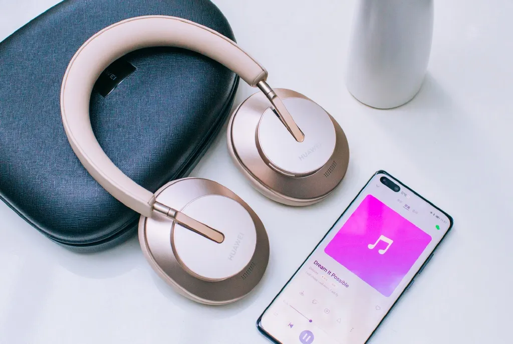 Huawei Freebuds Studio можно урвать за смешную сумму. Забираем достойнейший аналог AirPods Max
