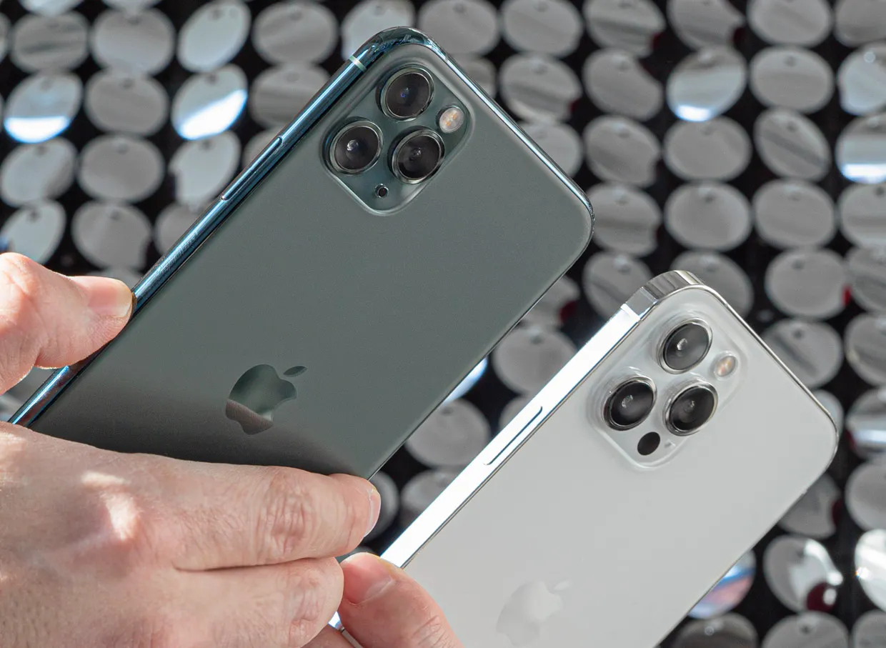 В «Связном» распродажа топовых iPhone 12 Pro и 12 Pro Max. Рассказываем, где найти самые выгодные цены