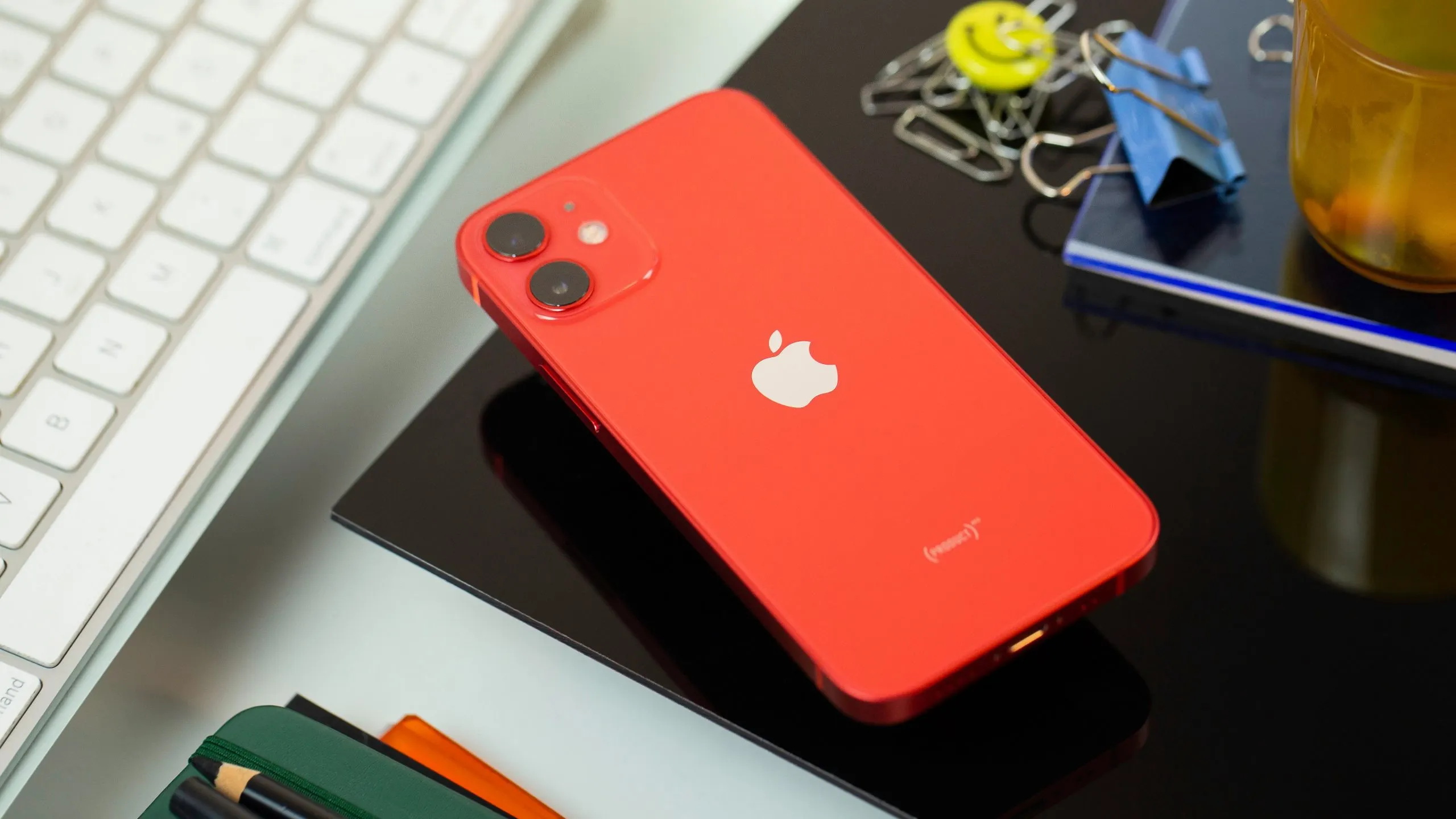 iPhone 12 mini отдают по адекватной цене. За эти деньги его точно стоит брать