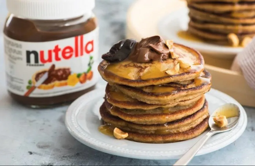 В соцсетях рассказали, как правильно есть пасту Nutella. Этот способ не работает в США