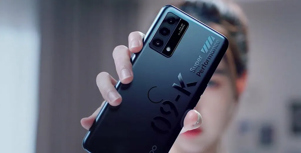 Этот девайс разрывает актуальные Samsung Galaxy и Realme. Что за смартфон?
