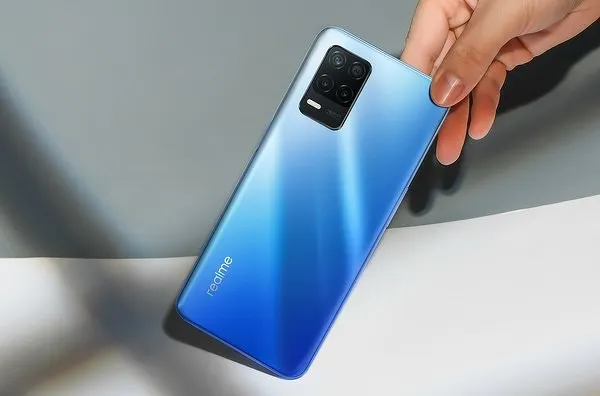 Мощный Realme 8 5G сливают по минимальному прайсу. Это крутой и очень выгодный девайс