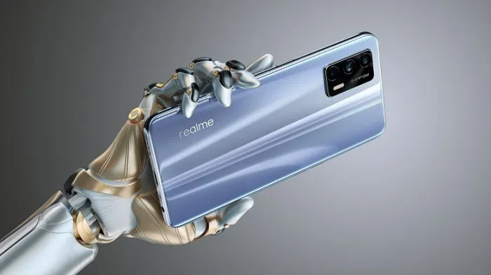 Realme GT официально вышел в России. Цена расстраивает, но в подарок дают телевизор