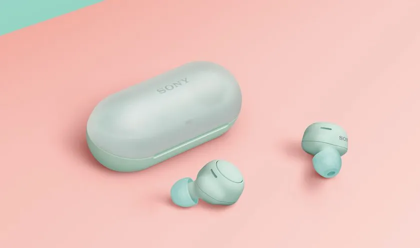 Sony выпустила дешевый аналог AirPods. У гарнитуры отличная автономность и влагозащита