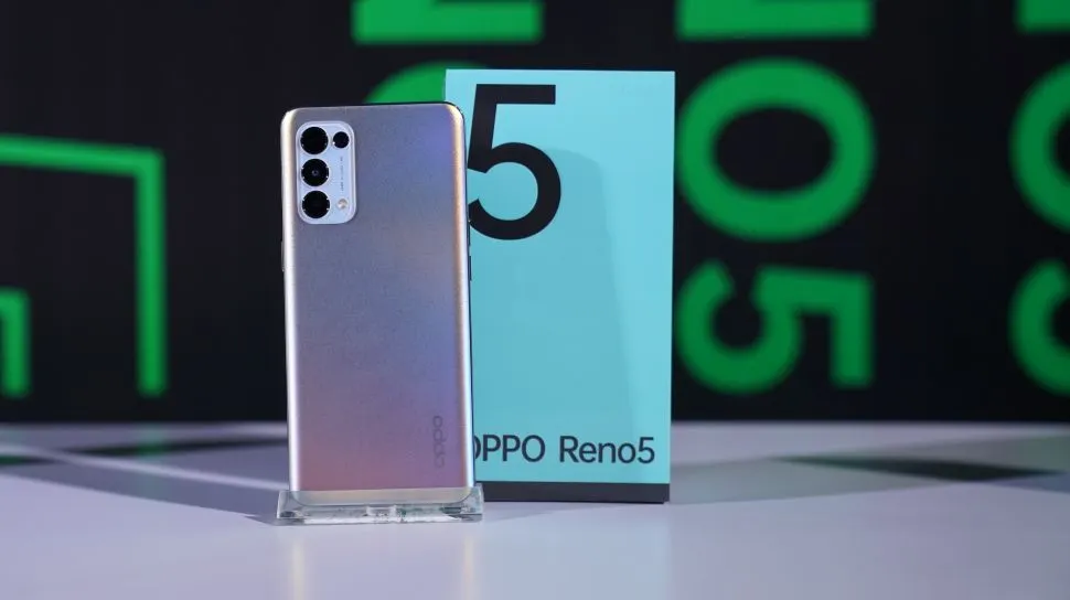 Oppo Reno5 подешевел до исторического минимума. Чем хорош этот середняк?