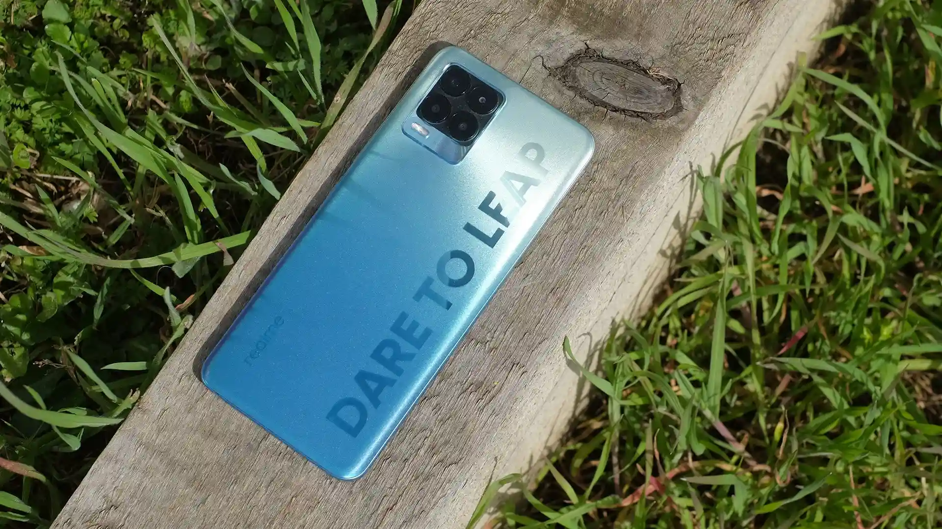 Хитовый Realme 8 Pro можно урвать на Маркете за смешные деньги. У него шикарная камера, хорошая автономность и NFC