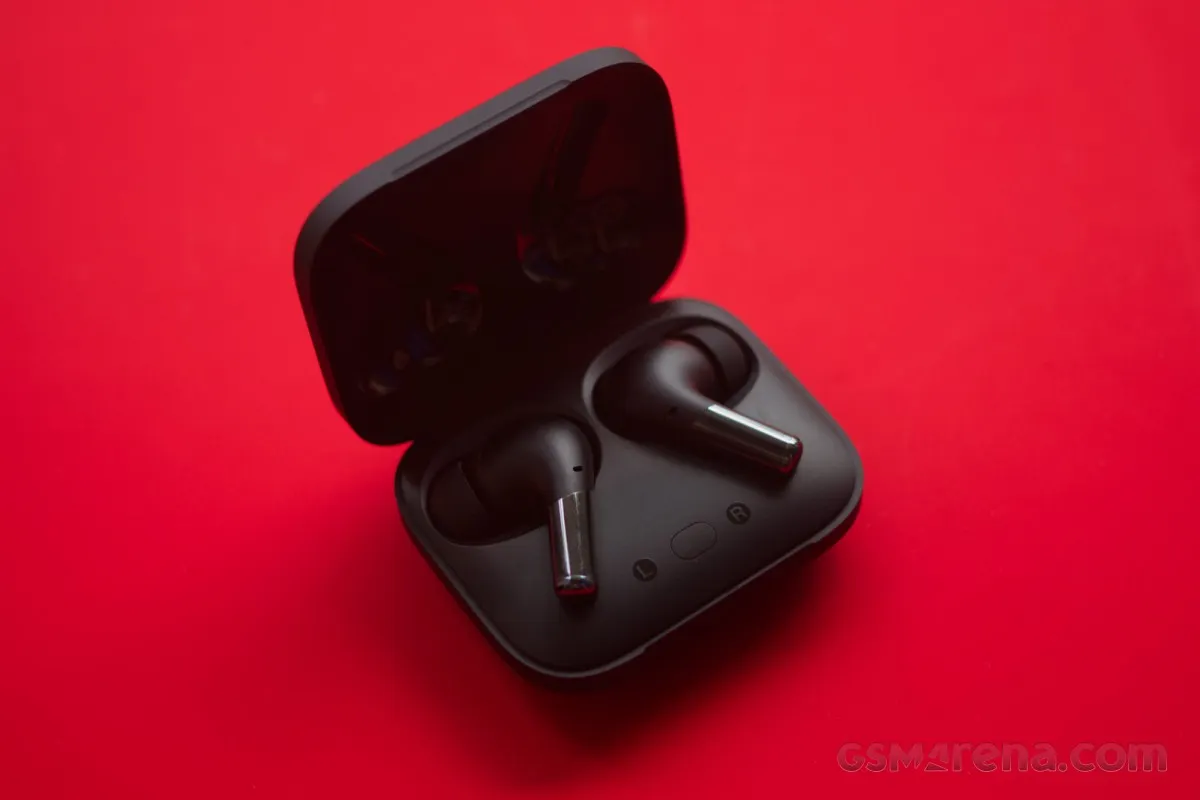 Клон AirPods Pro от OnePlus отдают меньше чем за 10 тысяч рублей. Это наушники с АШП и феерической автономностью