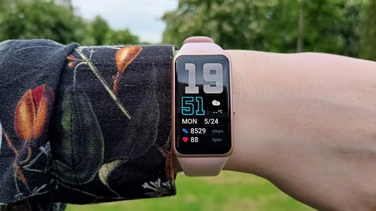 Топовый трекер Huawei Band 6 сливают за гроши. Надо успеть — акция продлится сутки