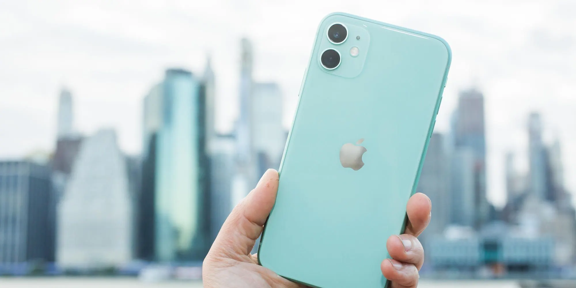 iPhone 11 здорово подешевел. Этот девайс все еще популярен – можно брать